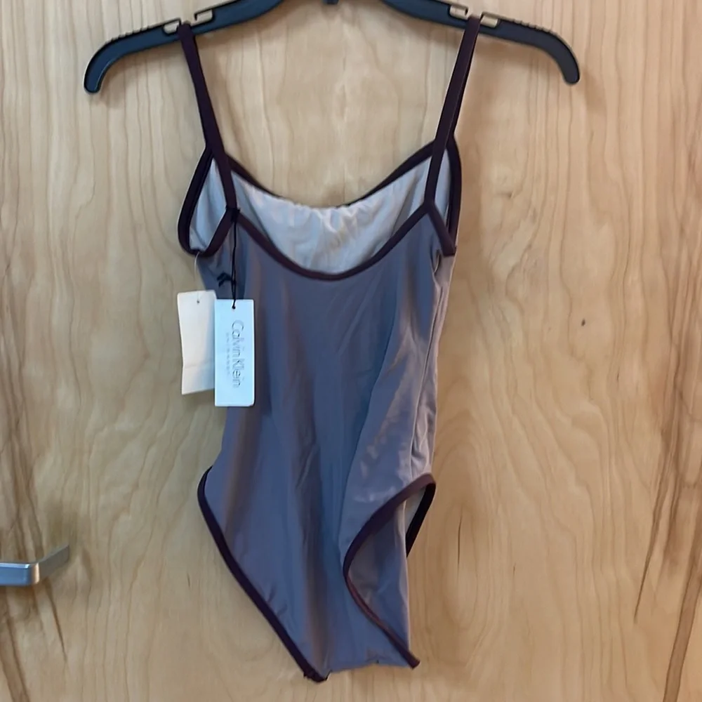 NEW w/tags Women’s Calvin Klein Basic Maillot One Piece Swimsuit Size 8